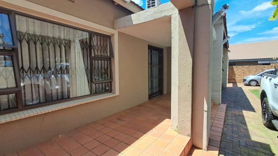 4 Bedroom Property for Sale in New Redruth Gauteng