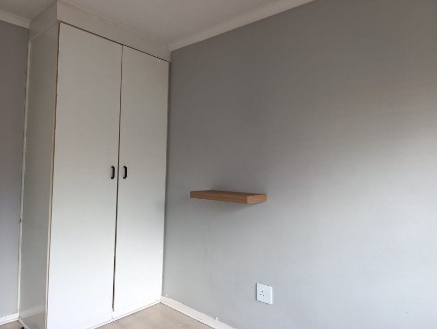 2 Bedroom Property for Sale in New Redruth Gauteng