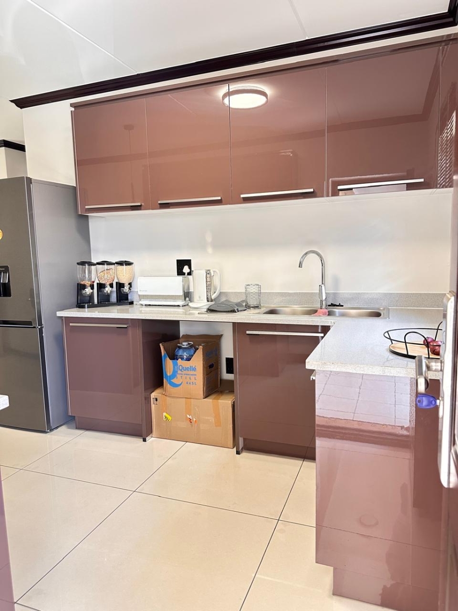 2 Bedroom Property for Sale in Blue Hills Gauteng