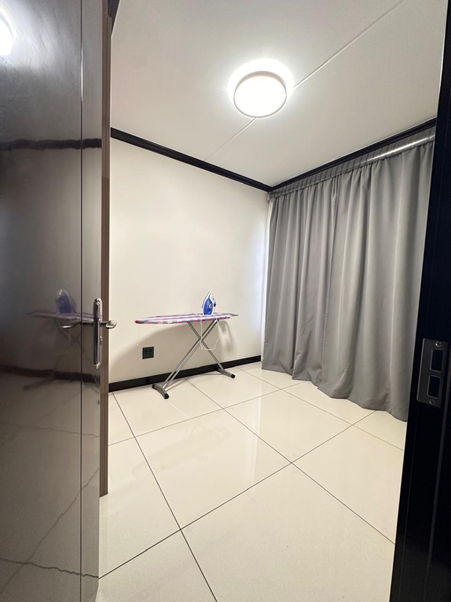 2 Bedroom Property for Sale in Blue Hills Gauteng