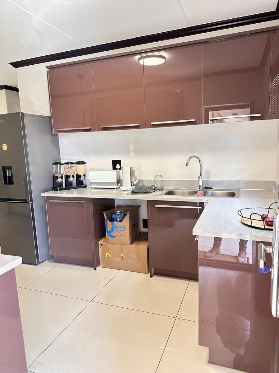 2 Bedroom Property for Sale in Blue Hills Gauteng