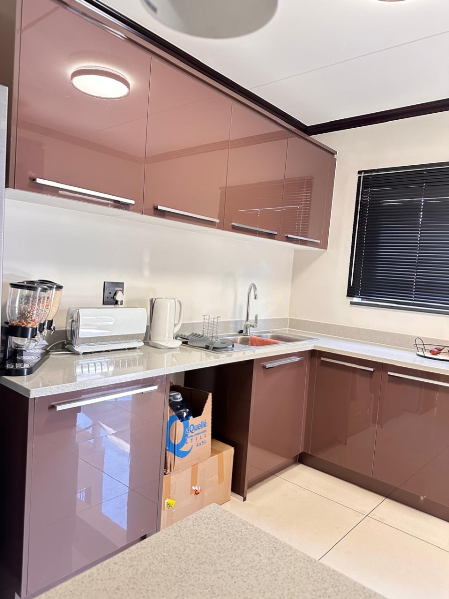 2 Bedroom Property for Sale in Blue Hills Gauteng