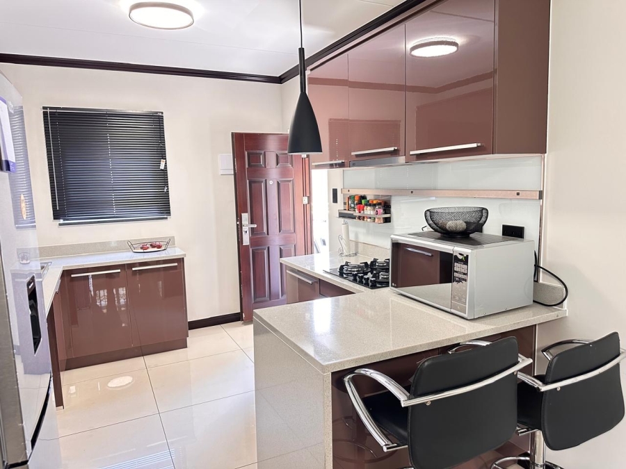 2 Bedroom Property for Sale in Blue Hills Gauteng