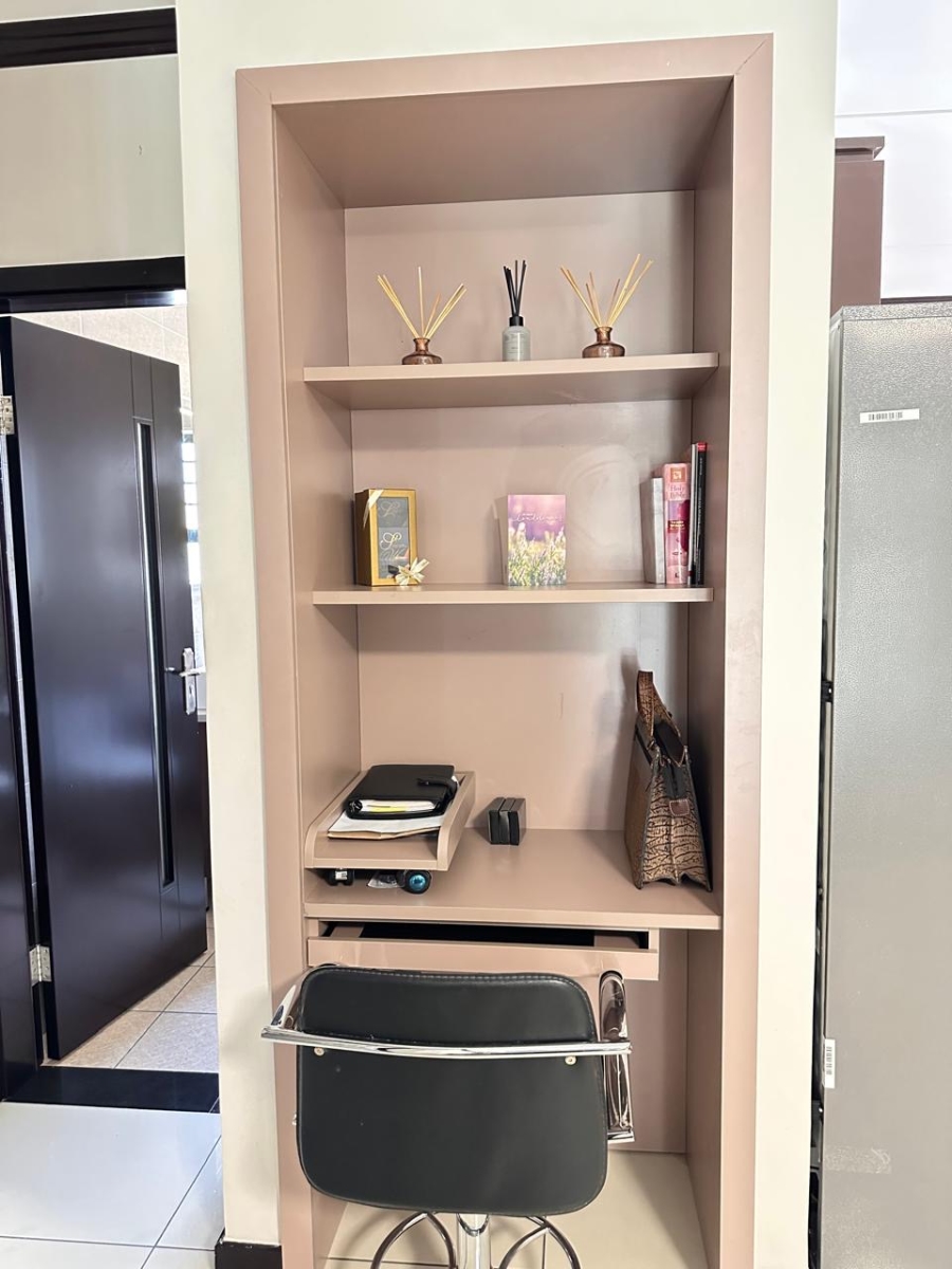 2 Bedroom Property for Sale in Blue Hills Gauteng