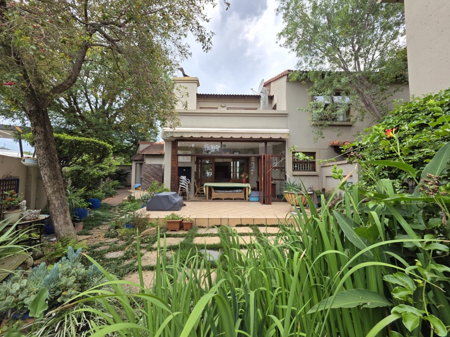 5 Bedroom Property for Sale in Woodhill Estate Gauteng
