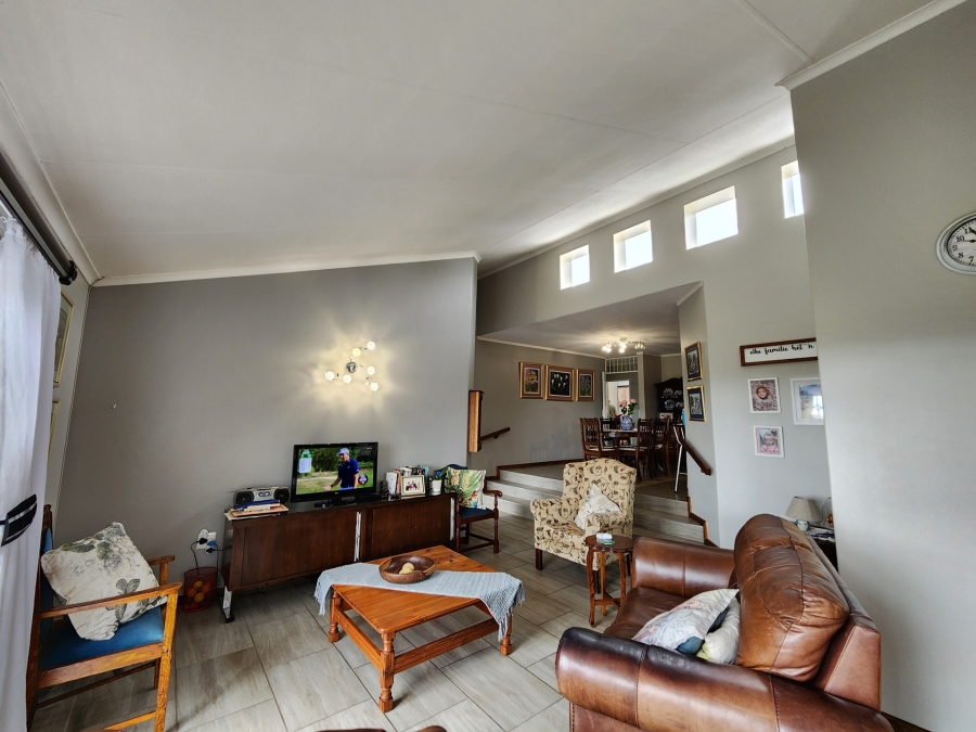 3 Bedroom Property for Sale in La Montagne Gauteng