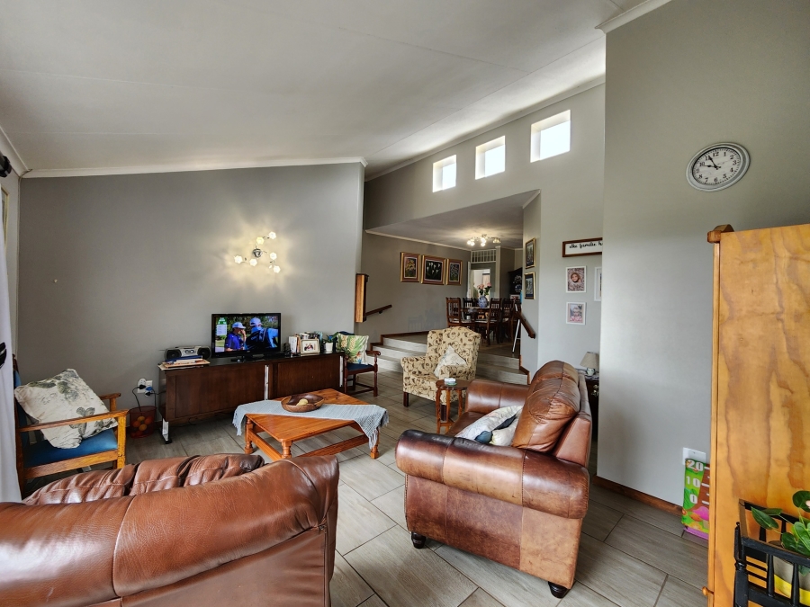 3 Bedroom Property for Sale in La Montagne Gauteng