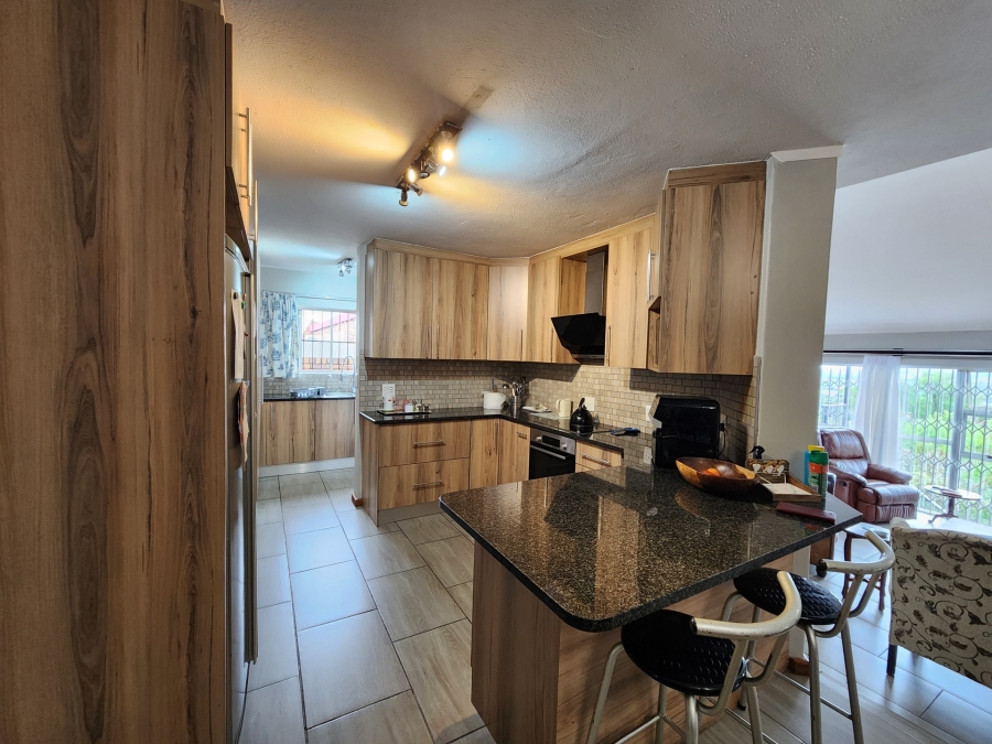 3 Bedroom Property for Sale in La Montagne Gauteng