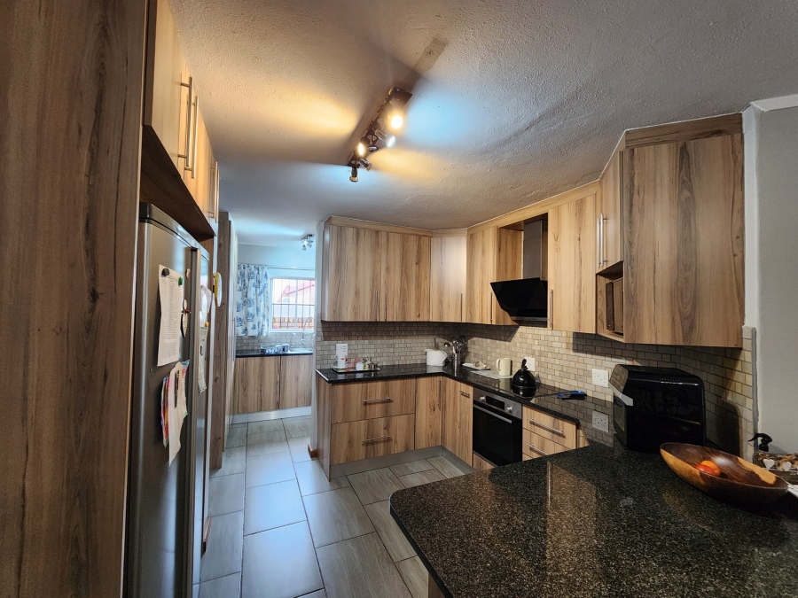 3 Bedroom Property for Sale in La Montagne Gauteng