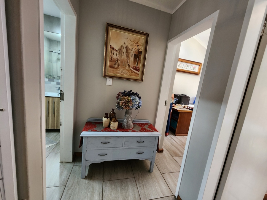 3 Bedroom Property for Sale in La Montagne Gauteng