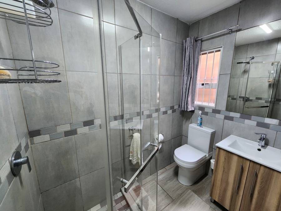 3 Bedroom Property for Sale in La Montagne Gauteng