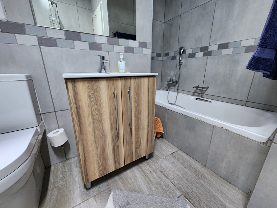 3 Bedroom Property for Sale in La Montagne Gauteng