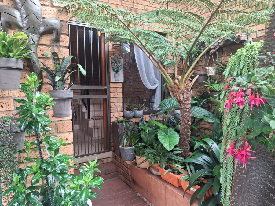 3 Bedroom Property for Sale in Rangeview Gauteng