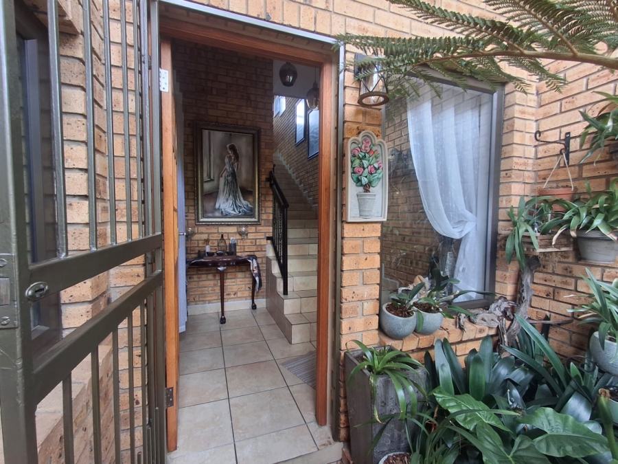 3 Bedroom Property for Sale in Rangeview Gauteng
