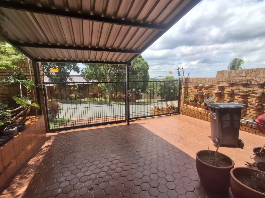 3 Bedroom Property for Sale in Rangeview Gauteng