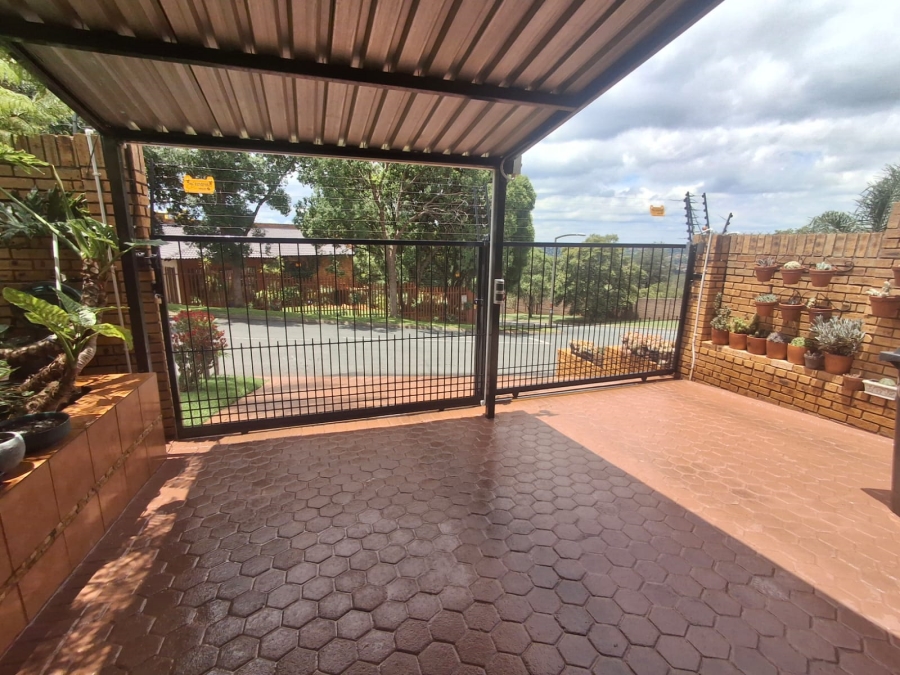3 Bedroom Property for Sale in Rangeview Gauteng