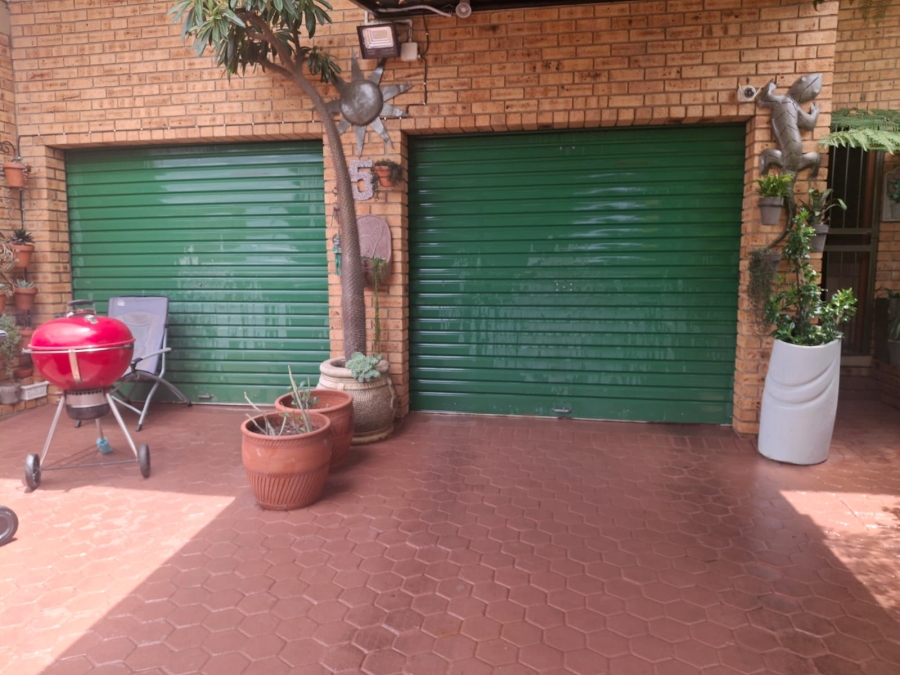 3 Bedroom Property for Sale in Rangeview Gauteng