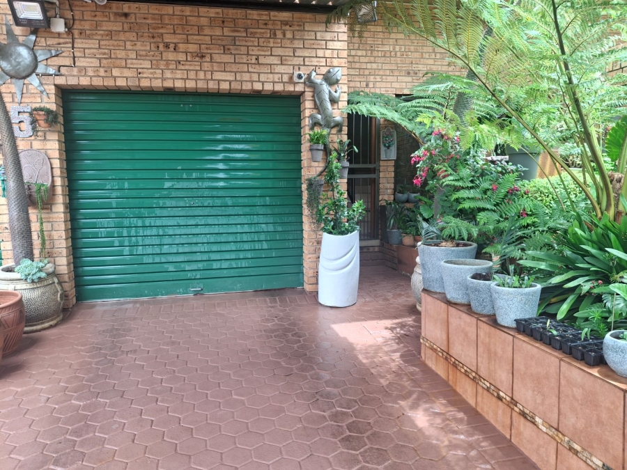 3 Bedroom Property for Sale in Rangeview Gauteng
