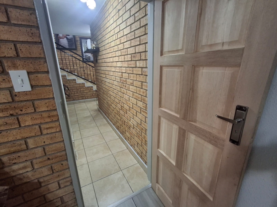 3 Bedroom Property for Sale in Rangeview Gauteng