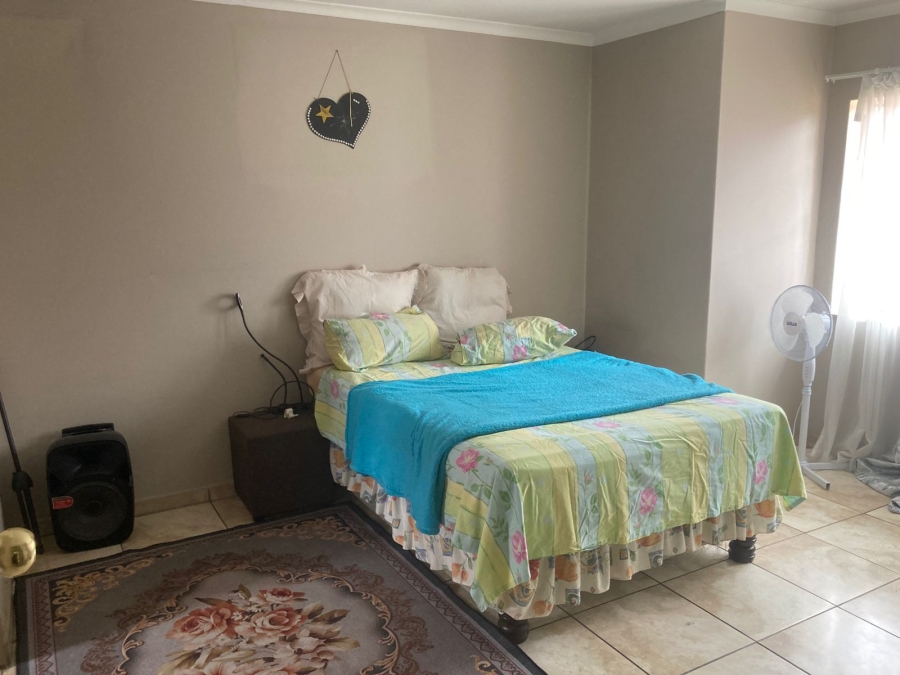 5 Bedroom Property for Sale in Willowbrook Gauteng