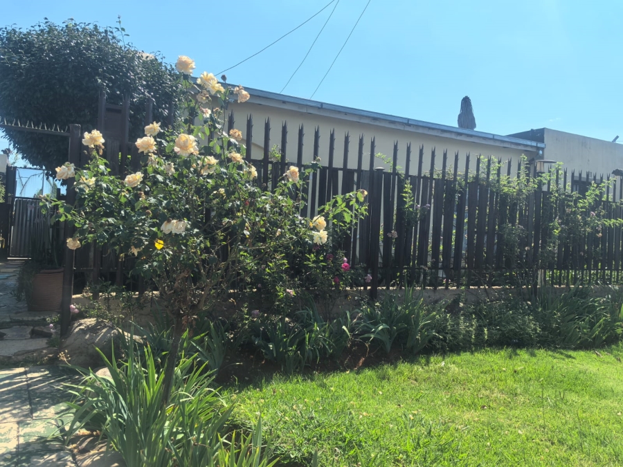 4 Bedroom Property for Sale in Roodepoort North Gauteng