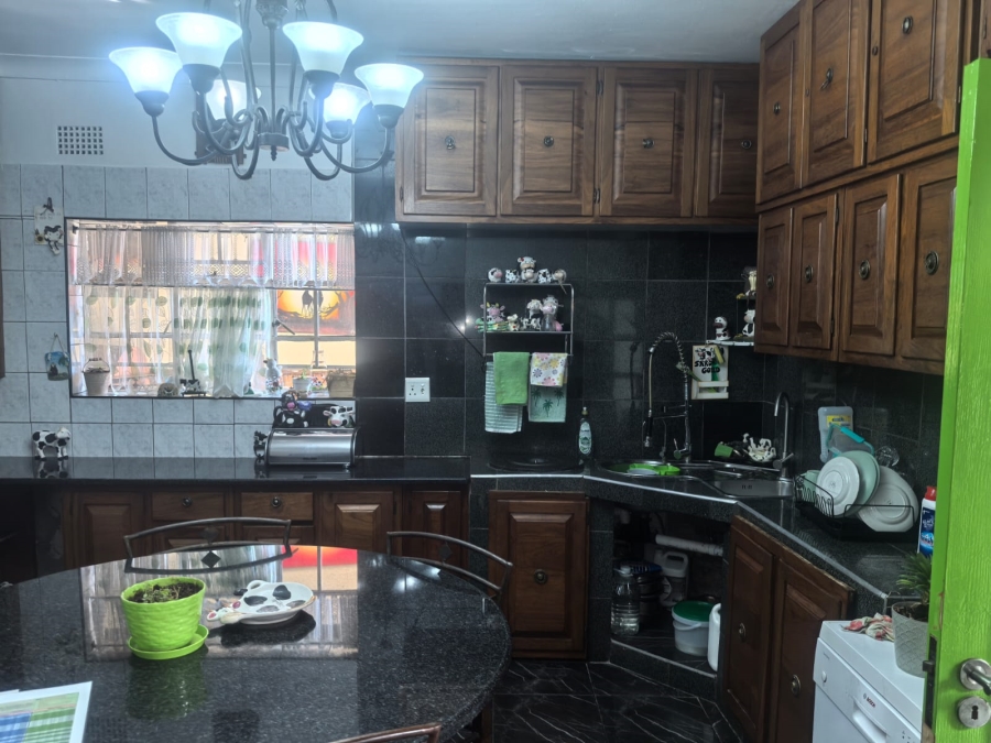 4 Bedroom Property for Sale in Roodepoort North Gauteng