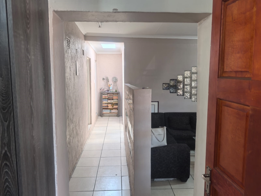 4 Bedroom Property for Sale in Roodepoort North Gauteng