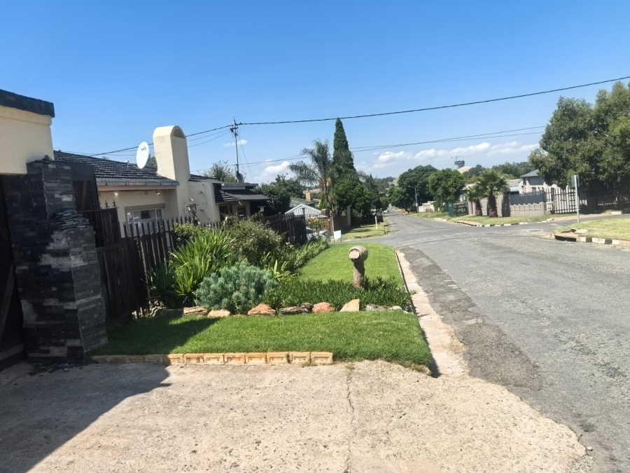 4 Bedroom Property for Sale in Roodepoort North Gauteng