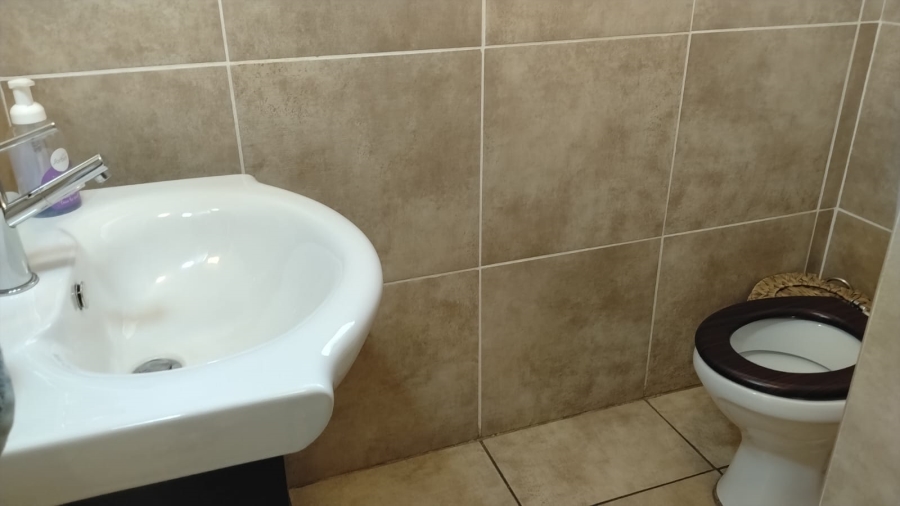 4 Bedroom Property for Sale in Noordheuwel Gauteng