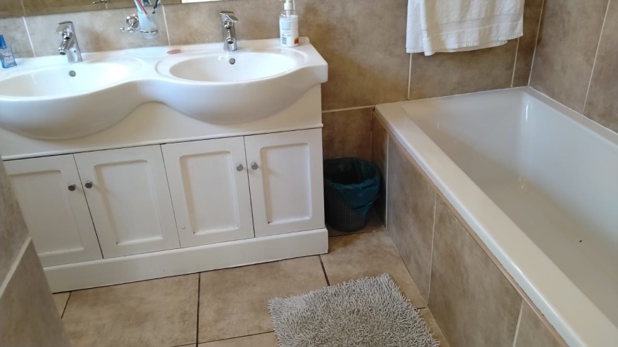 4 Bedroom Property for Sale in Noordheuwel Gauteng