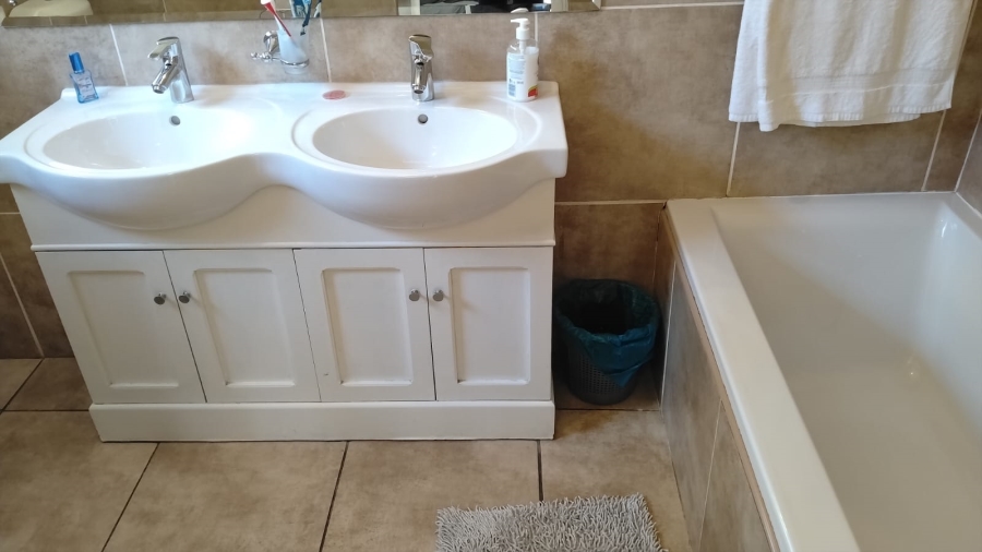 4 Bedroom Property for Sale in Noordheuwel Gauteng