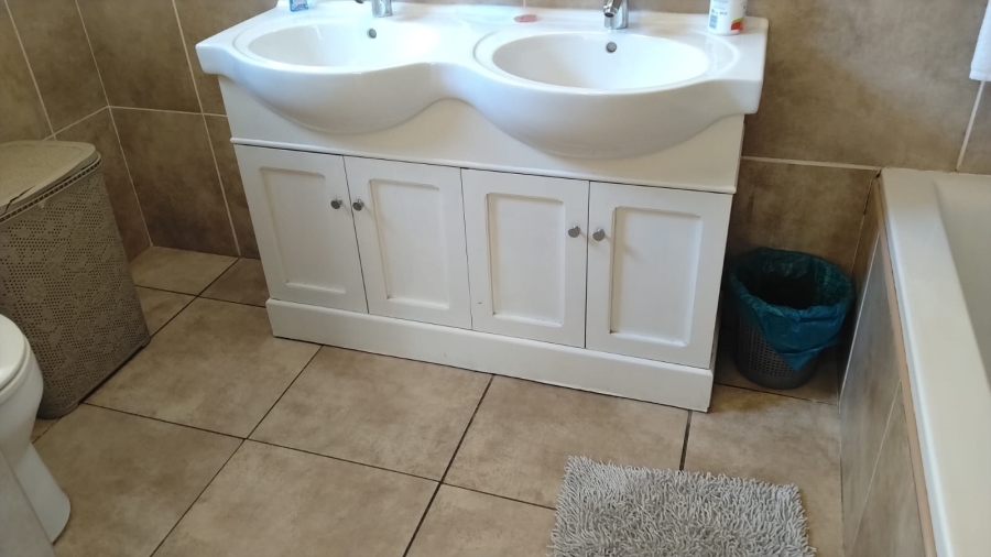 4 Bedroom Property for Sale in Noordheuwel Gauteng