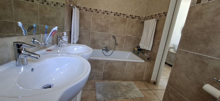 4 Bedroom Property for Sale in Noordheuwel Gauteng