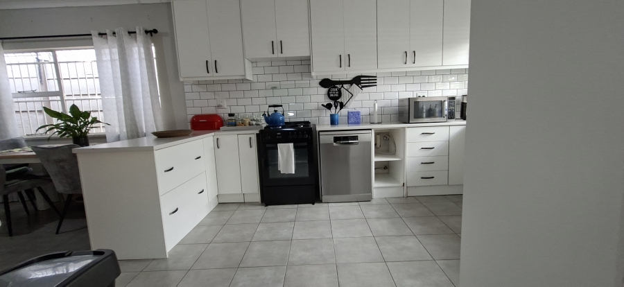 4 Bedroom Property for Sale in Noordheuwel Gauteng