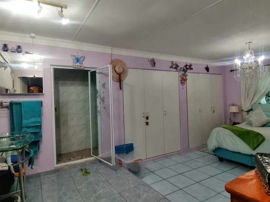 4 Bedroom Property for Sale in Roodepoort North Gauteng