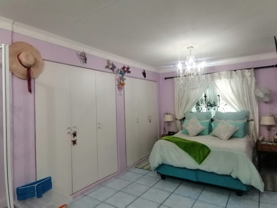 4 Bedroom Property for Sale in Roodepoort North Gauteng