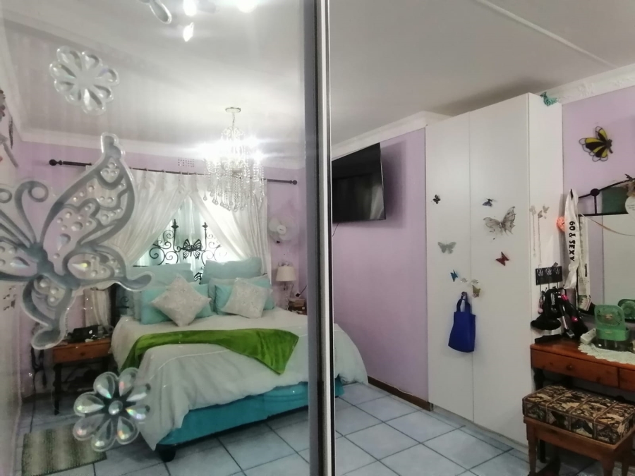 4 Bedroom Property for Sale in Roodepoort North Gauteng