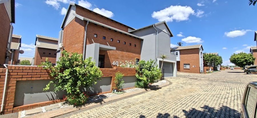 3 Bedroom Property for Sale in Willowbrook Gauteng