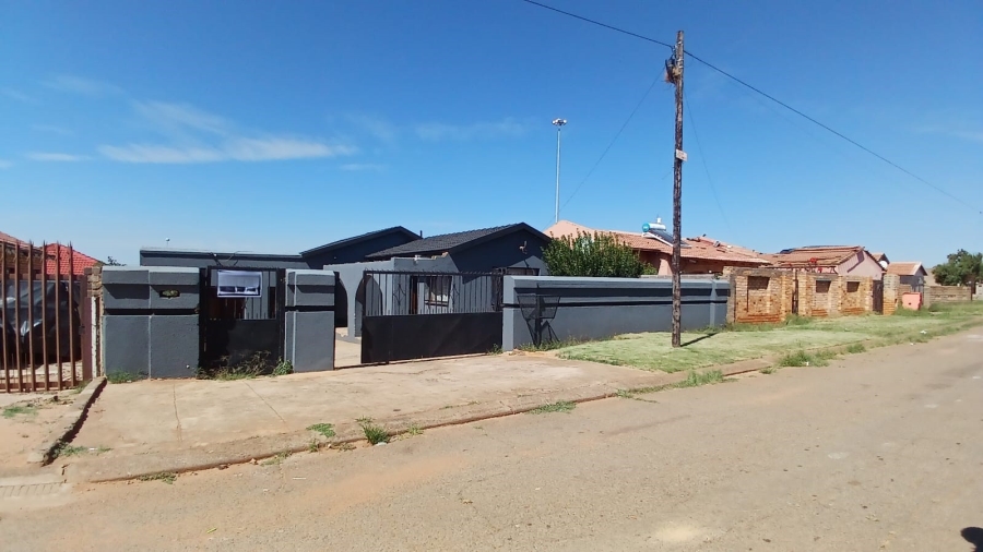 2 Bedroom Property for Sale in Toekomsrus Gauteng