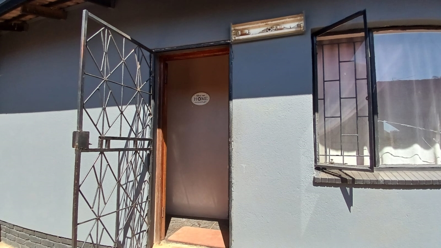 2 Bedroom Property for Sale in Toekomsrus Gauteng