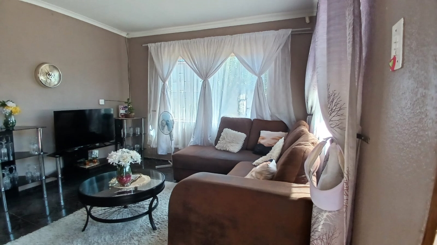 2 Bedroom Property for Sale in Toekomsrus Gauteng