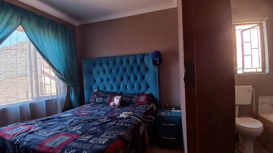 2 Bedroom Property for Sale in Toekomsrus Gauteng