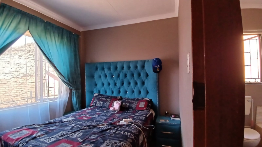 2 Bedroom Property for Sale in Toekomsrus Gauteng