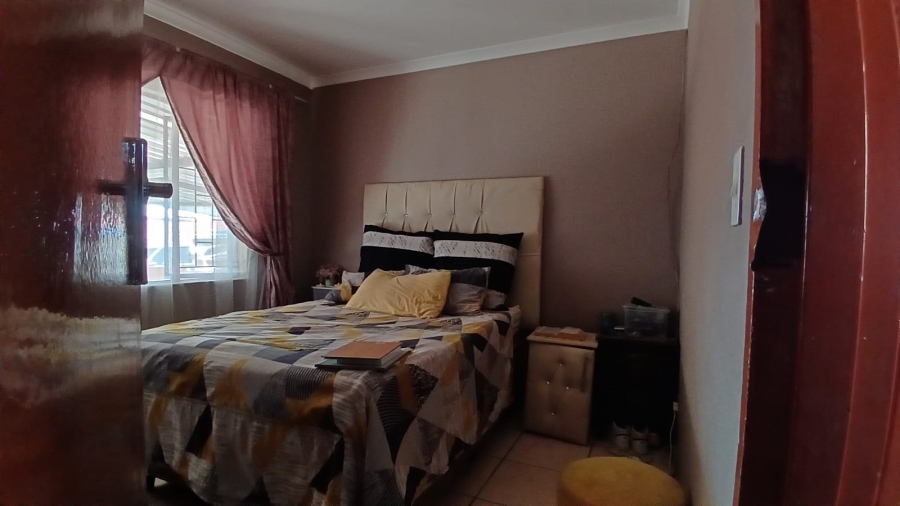 2 Bedroom Property for Sale in Toekomsrus Gauteng