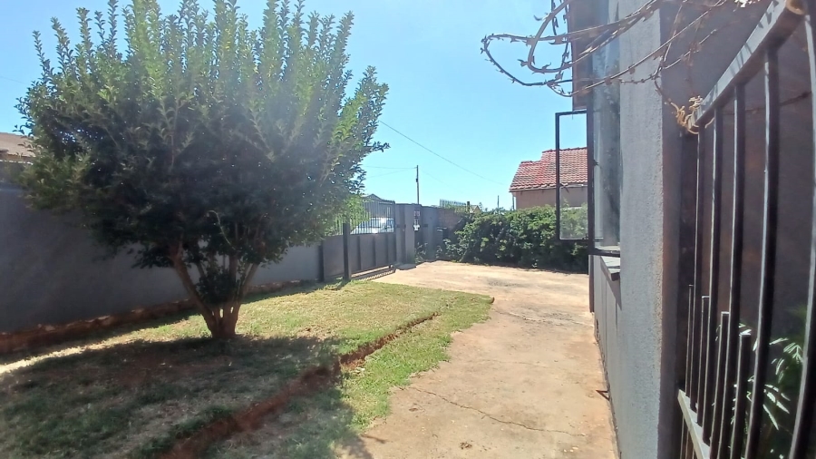 2 Bedroom Property for Sale in Toekomsrus Gauteng