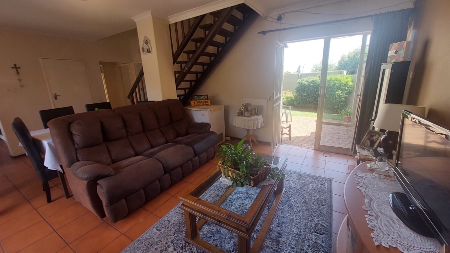 3 Bedroom Property for Sale in Weltevreden Gauteng