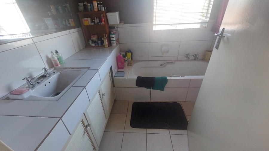 3 Bedroom Property for Sale in Weltevreden Gauteng