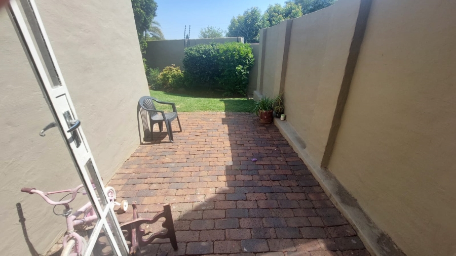 3 Bedroom Property for Sale in Weltevreden Gauteng