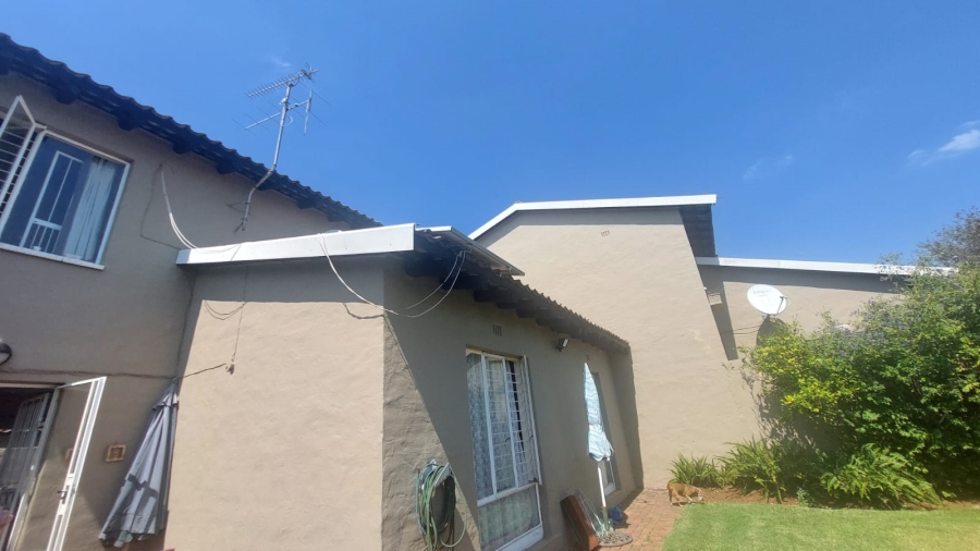 3 Bedroom Property for Sale in Weltevreden Gauteng