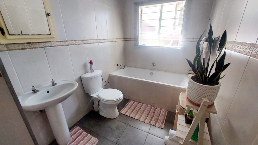 3 Bedroom Property for Sale in Weltevreden Gauteng